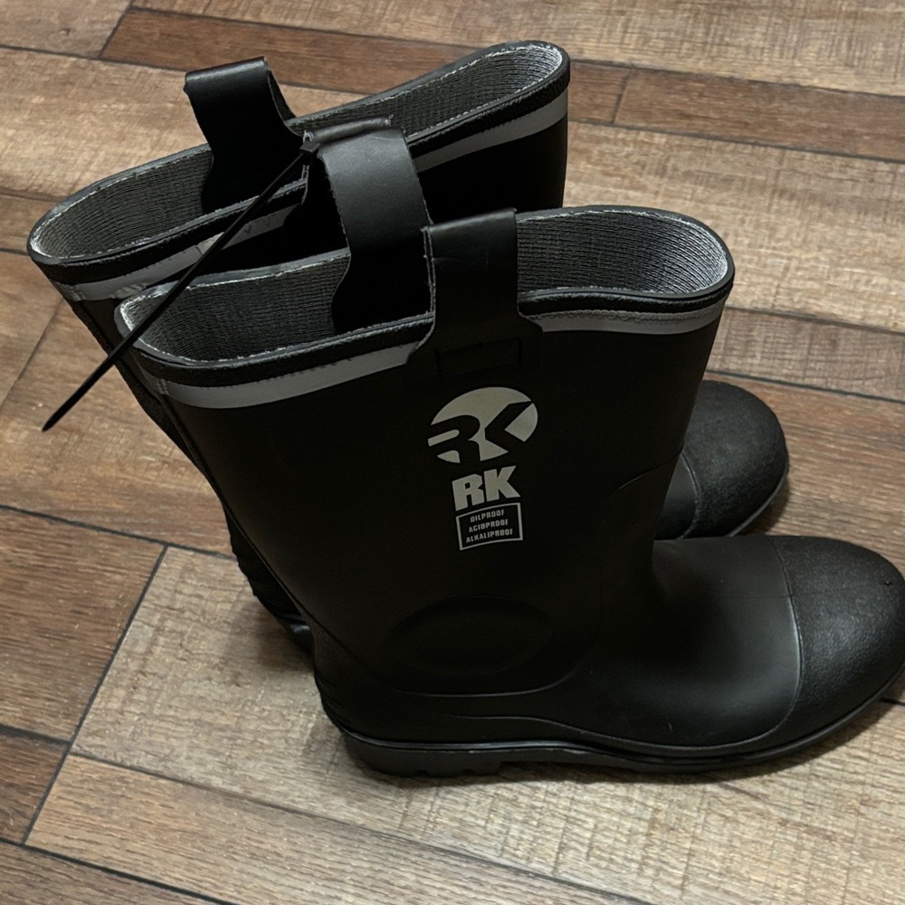 Men’s Black work Boots oil acid and alkali proof size 7 new RK
